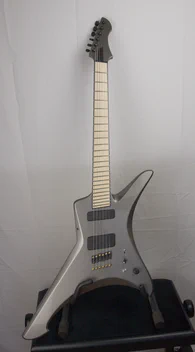 Guitare électrique type explorer - Photo #0