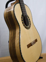 Guitare classique 46 : noyer et épicéa - Photo #3