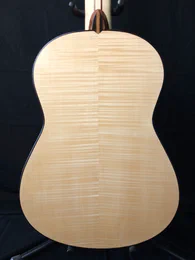 Guitare classique 52 : cèdre, épicéa et érable ondé - Photo #4