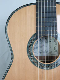 Guitare classique 57 : noyer et cèdre - Photo #2