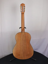 Guitare classique 57 : noyer et cèdre - Photo #6